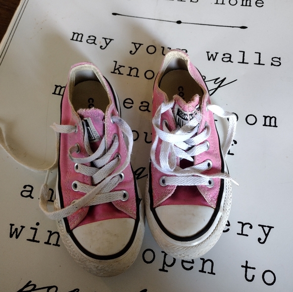 Converse Other - Converse Girl's Sneakers sz. 11